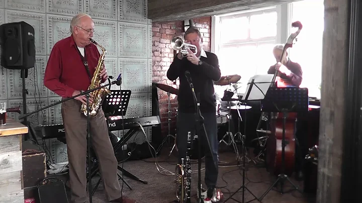 Classic Swing with Roy Burrows   Swingin' the Blue...