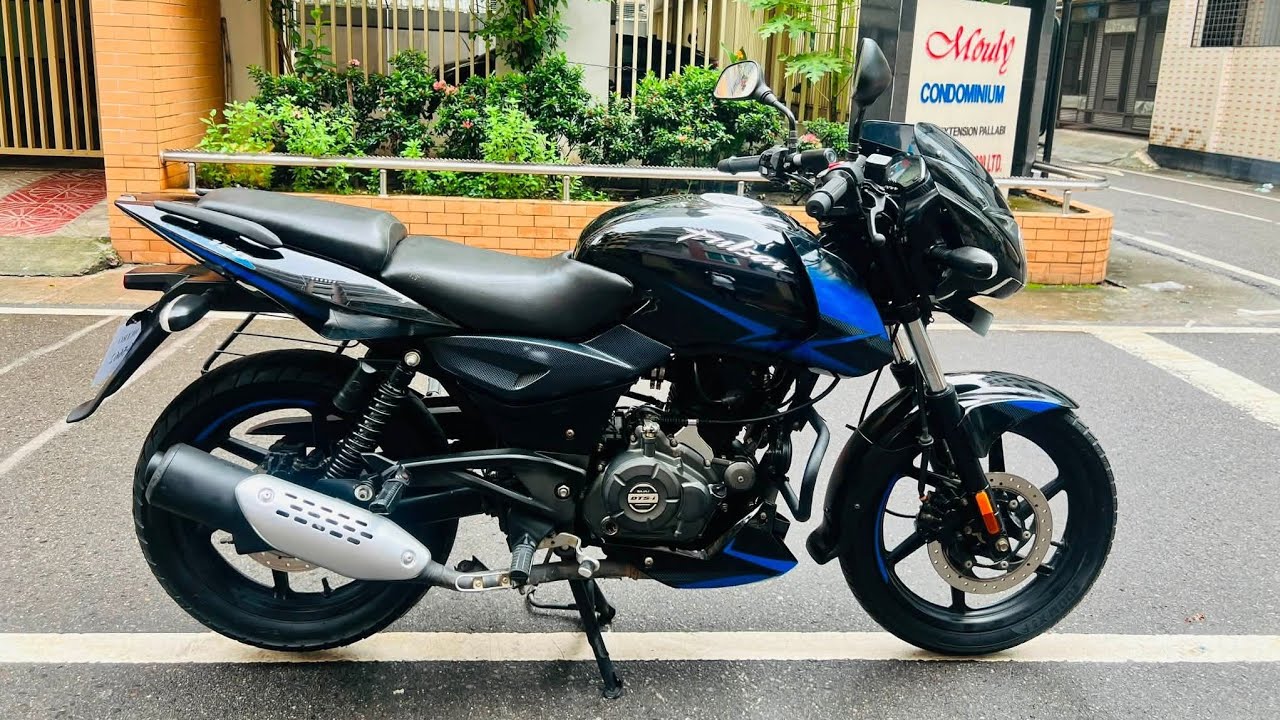 Bajaj Pulsar 150 2025 Blue