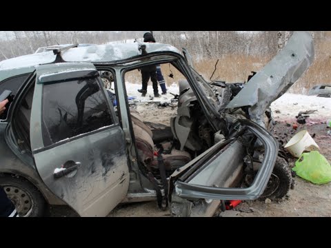 Семья из Тюмени попала в смертельное ДТП на Урале