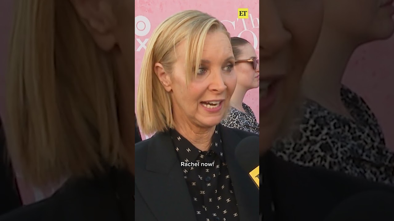 It's safe to say Lisa Kudrow just 𝓹𝓲𝓿𝓸𝓽𝓮𝓭 her stance on the "We were on a break" debate. 😂