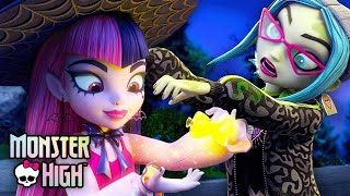 ¡Ghoulia se clona con el hechizo de Draculaura! | Monster High™ Latino