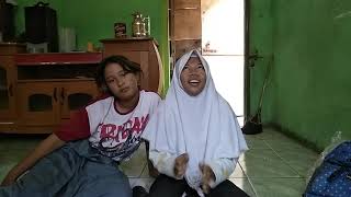 Download Lagu Pelajar ini terkejut saat mendengar suara berisik dari luar rumah MP3