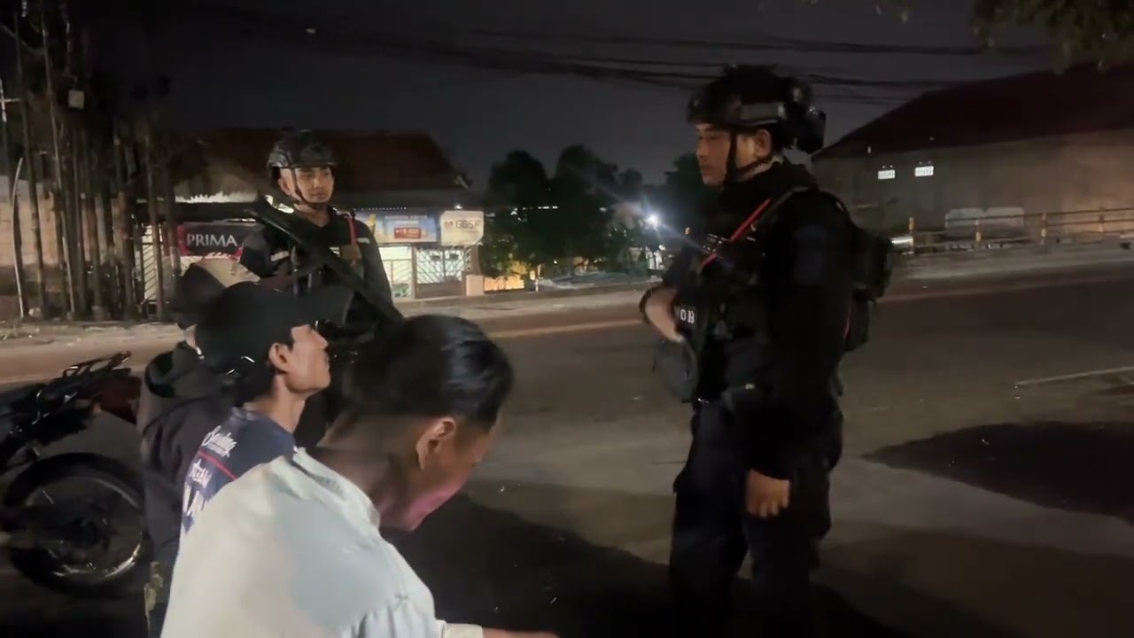 DAMAIKAN WARGA YANG AKAN BERKELAHI | BRIMOB JABAR DAMPINGI MEDIASI DI KANTOR POLISI