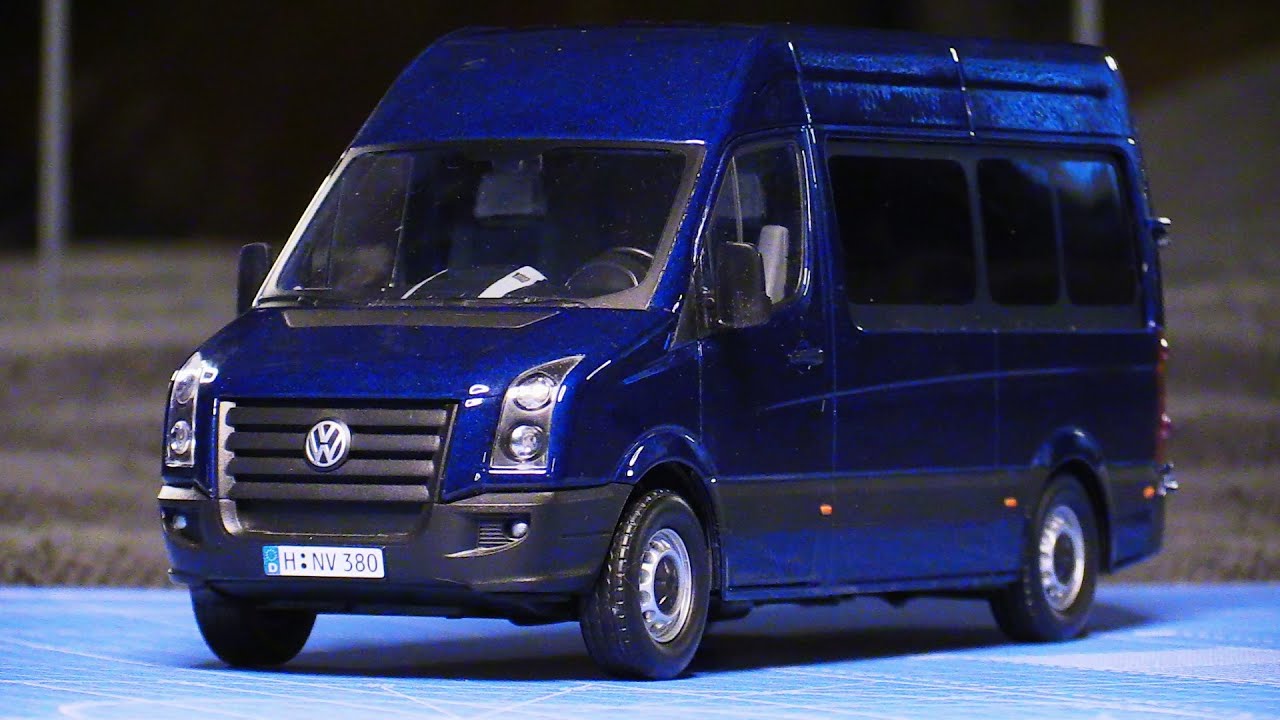 Miniature Volkswagen Crafter Van Cararama échelle 1/24 - Gris Métal - Neuve