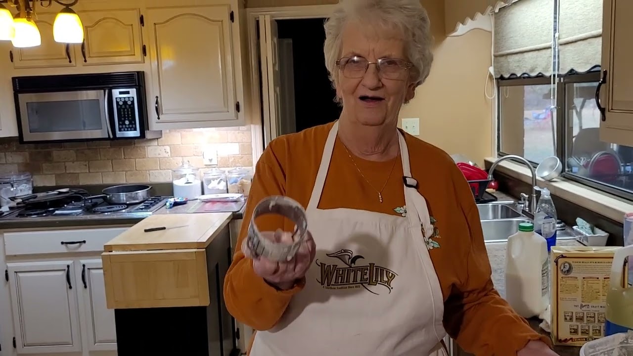 Печенье, приготовленное с использованием смеси для выпечки Pioneer. Приготовлено с помощью формы ...