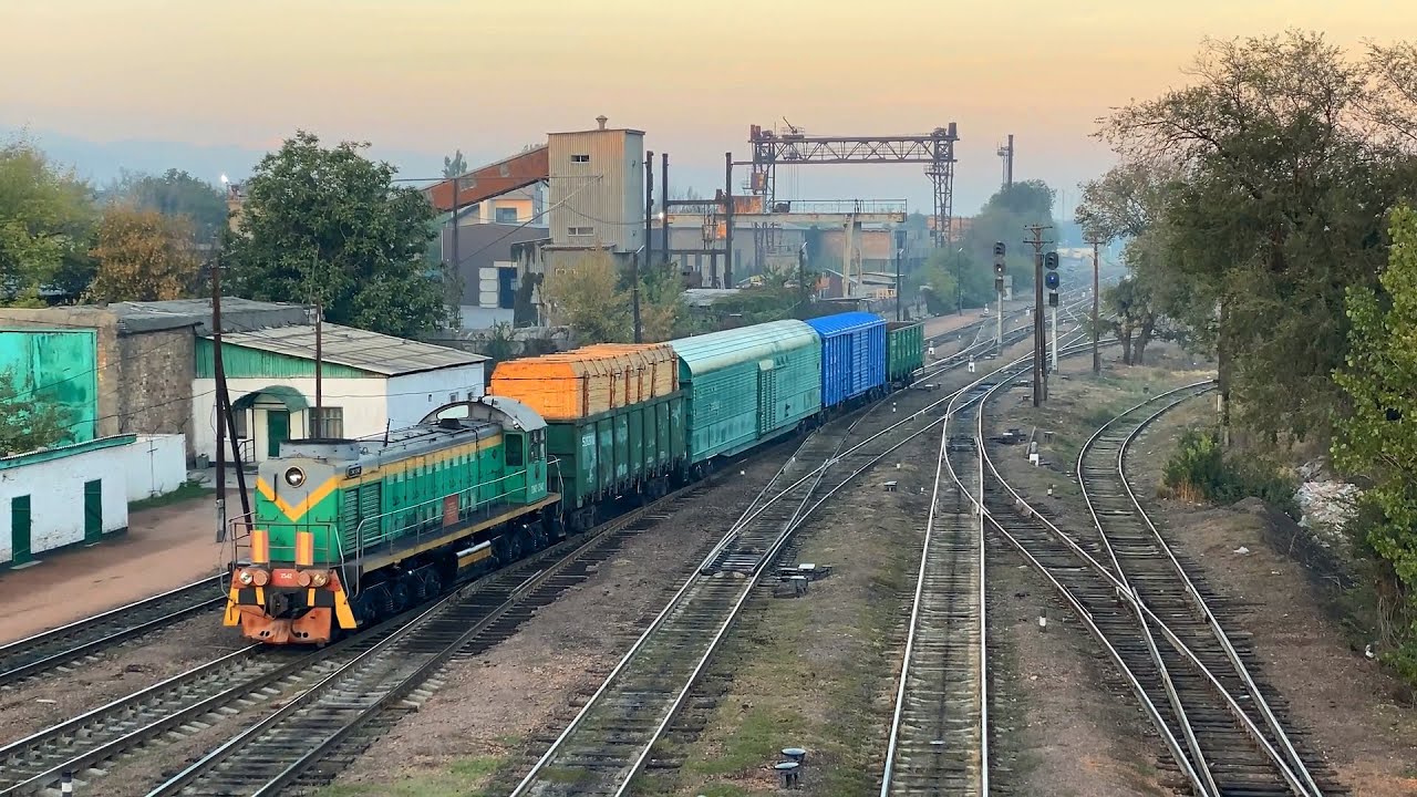 TEM2 shunting locomotives complete their night shift and head to the depot.
