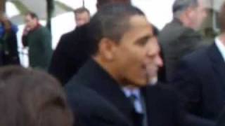 Obama greets voters in Lebanon, New Hampshire