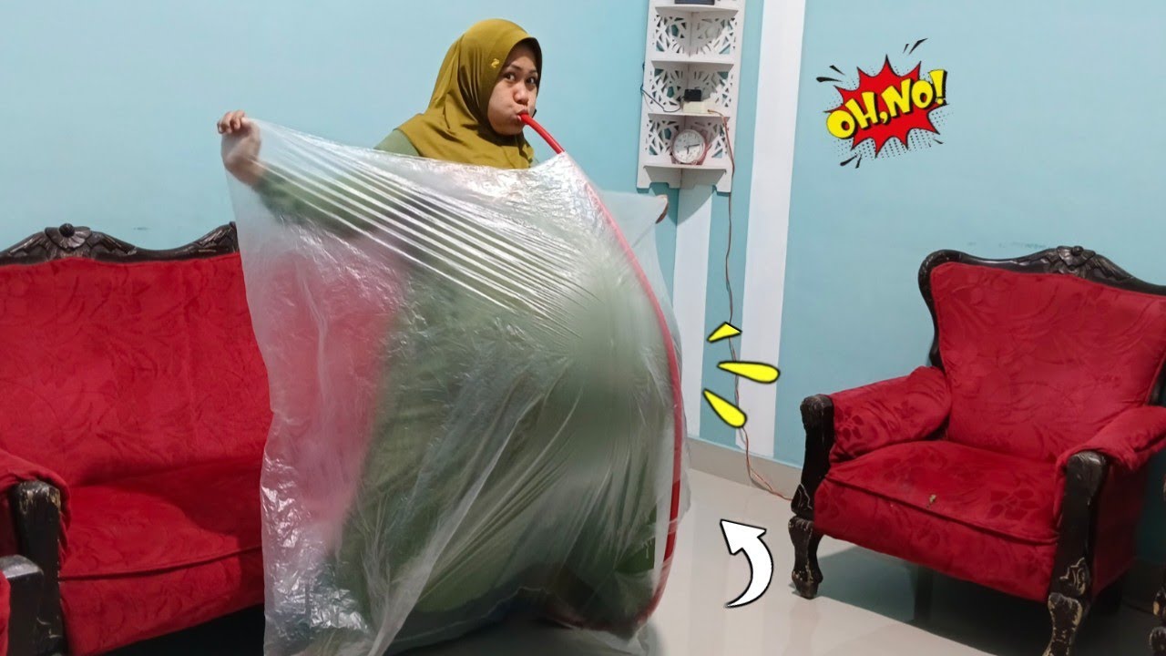 Drama komedi.!! Tingkah lucu mama tiup balon jumbo didalam plastik jumbo
