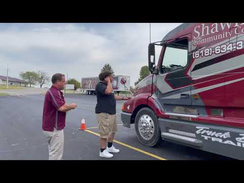 Video: Hvad laver en trucking terminal manager?