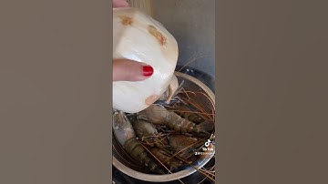 tôm hấp nước dừa