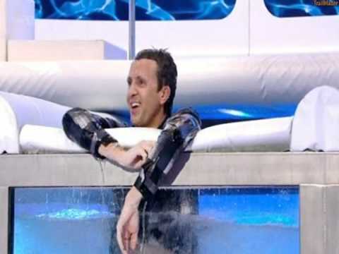 Georgie Thompson Gets Wet