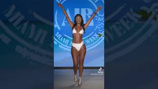 Supermodel Gloria Tang in slow motion signature walk #shorts #beachbunny