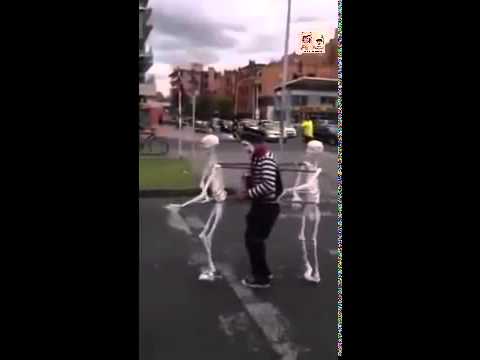 مسرع يا علي حس فيني