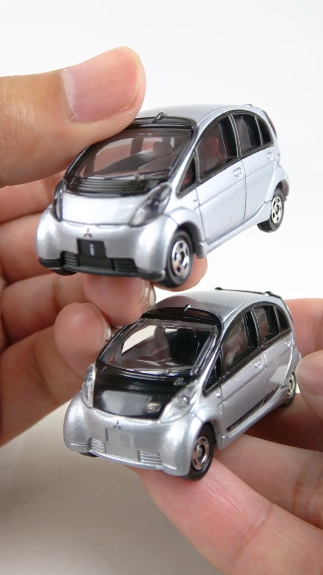 Unboxing and Comparing Tomica Mitsubishi 