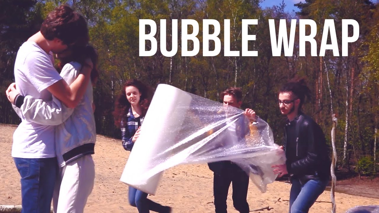 Sleduj Cardboard Hearts - Bubble Wrap (Official Music Video) na YouTube Sleduj Cardboard Hearts - Bubble Wrap (Official Music Video) na YouTube