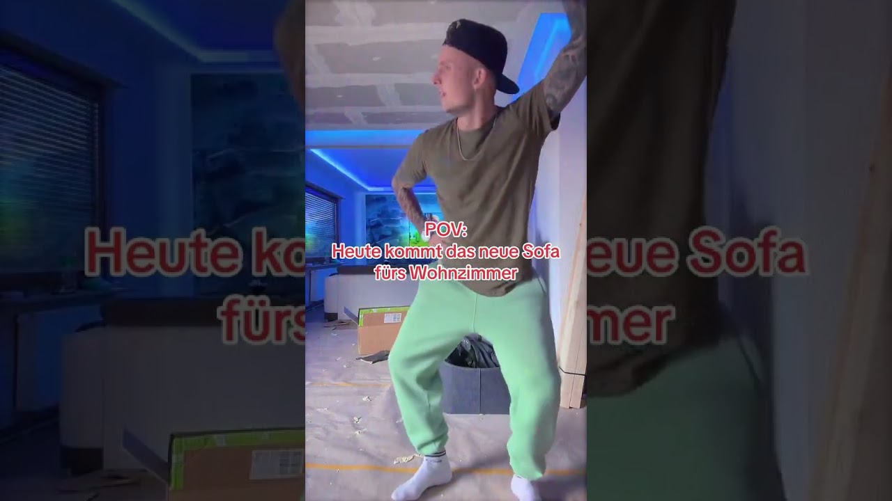 POV Heute kommt das neue Sofa für das Wohnzimmer 