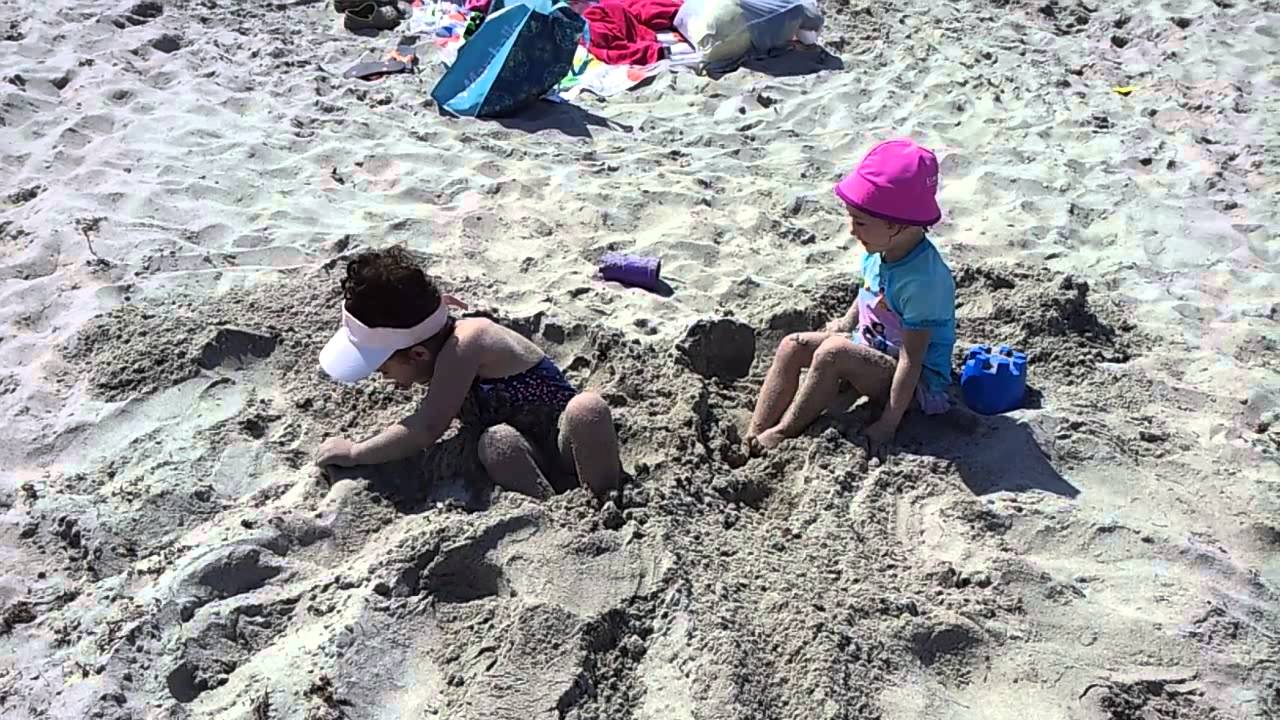 Shlaima and suri in sand