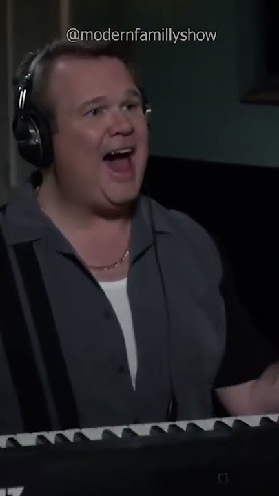 Have you seen this deleted scene?? 😂  #Shorts  #trending  #comedy  #funny  #modernfamily