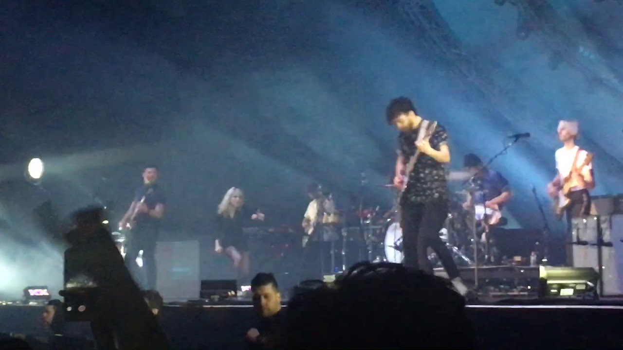 Paramore - Misery Business Fanstage in Sant Jordi Club, Barcelona, Spain 2018 Tour Three HD