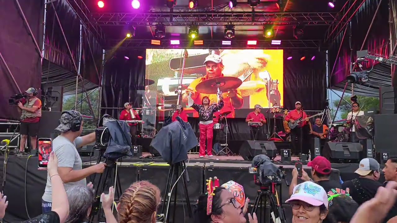 Ricky maravilla - carnaval de Rodeito jueves de comadres