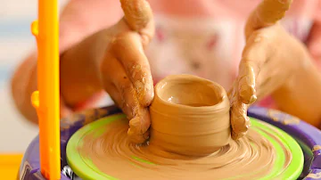 A Beginner's Guide to Pottery Wheels - The Battery Operated Pottery Power House