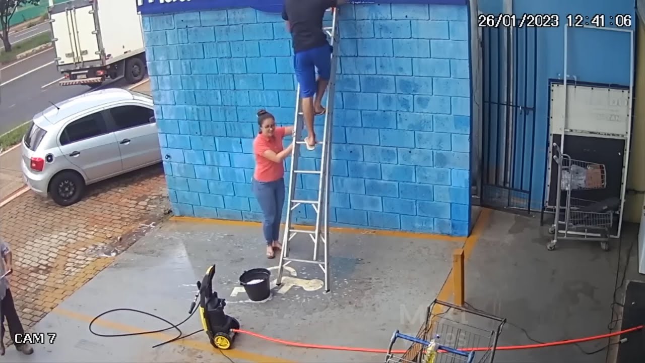 TOTAL IDIOTS AT WORK #6