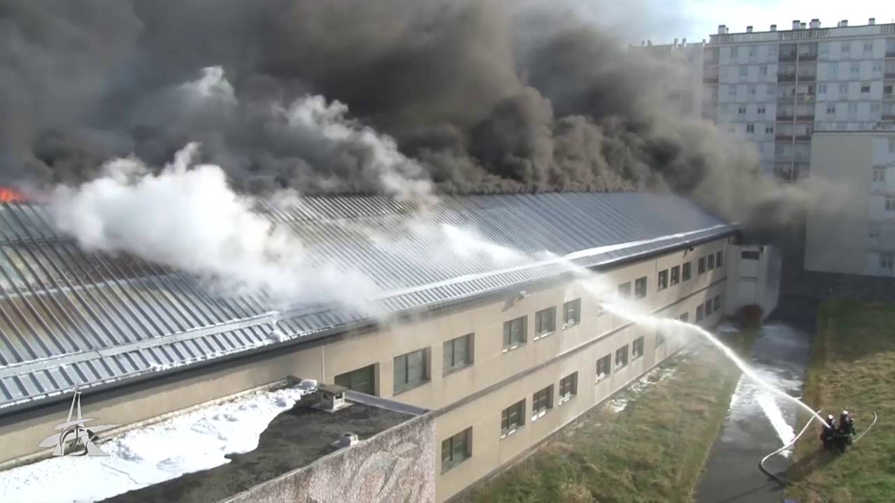 Feu d'école à Vitry-Sur-Seine (94)