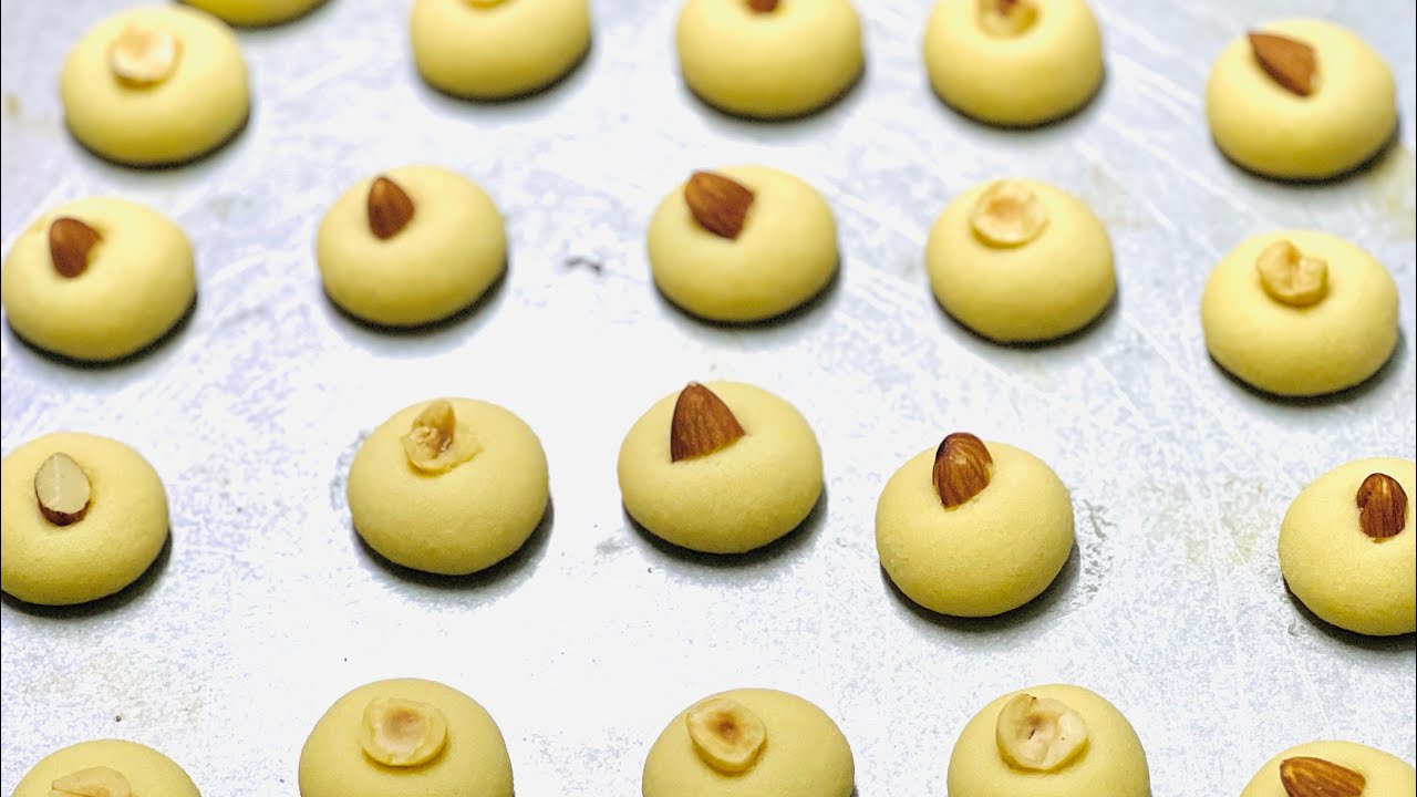 الغريبة بتشقق منك او بتفرش منك ولونها بيبقا غامق تعالى هقولك تعمليها ازاى وكمان دايبة دوب👌🧑🏻‍🍳