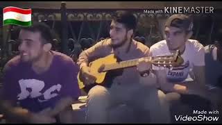 Таджикский парень красиво поёт под гитару / 2018