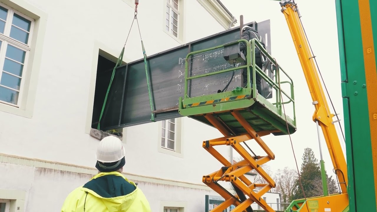 Einbau der Stahlwände in der Ausstellung zum Liesborner Evangeliar