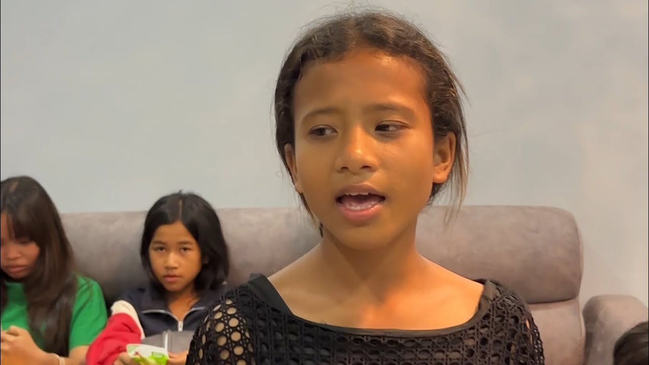 ហេនច្រៀងឡេីងកំសត់មកដាច់ភ្លេីងអីណា😘​ ភាគ២#funny @Sorphorn1999 