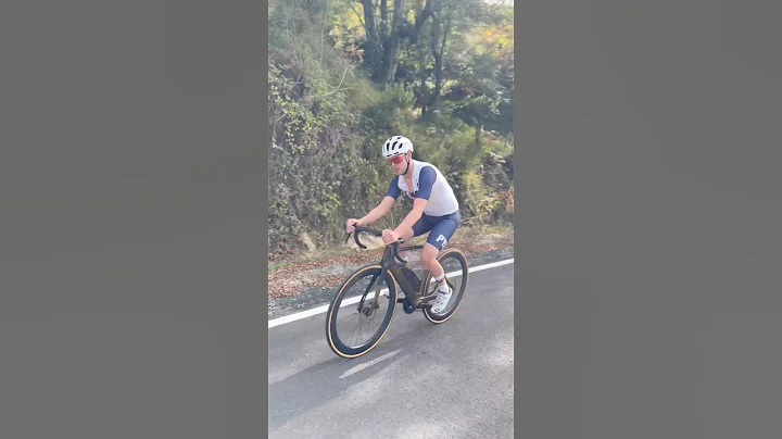 Who is? 👀 #tadejpogacar #poğaça #world #climbing #cycling #rider #bike #love #ciclismo #bikelife