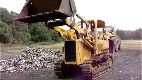 103 - 1987 John Deere 455E Track Loader