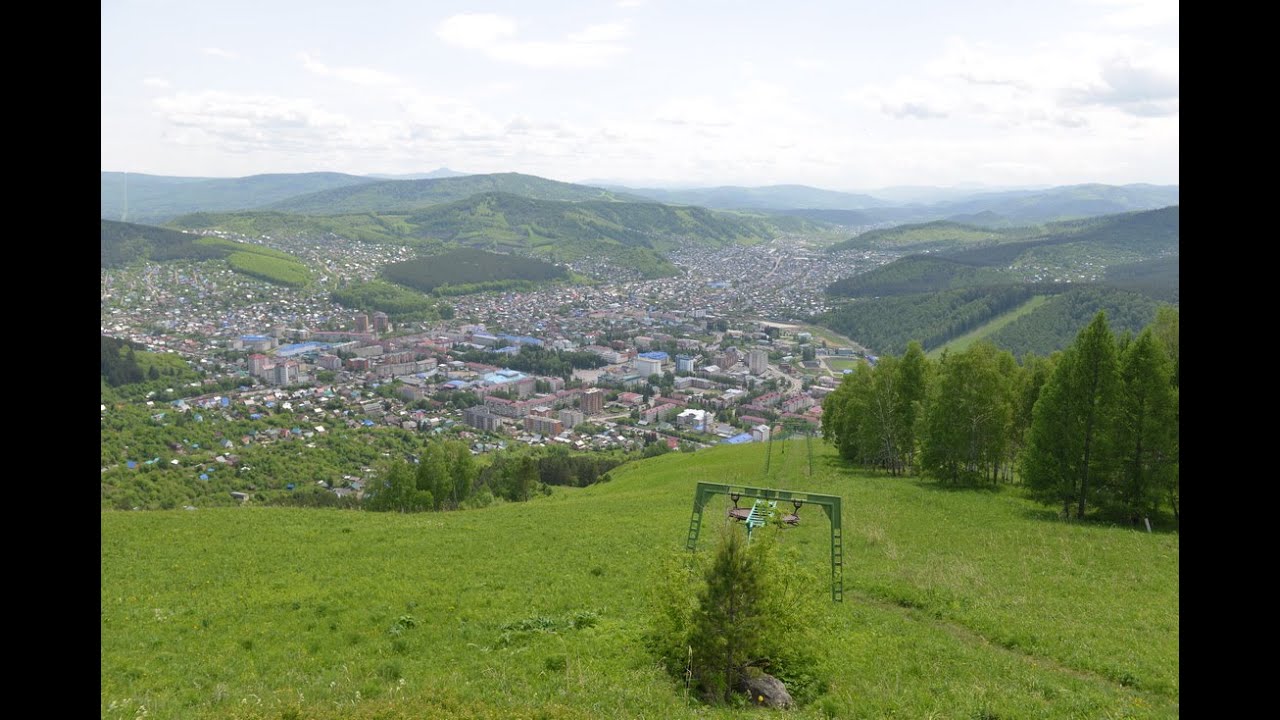 Горно алтайск область. Гора тугая в Горно-Алтайске. Горно Алтайск городской панорамный парк. Смотровая гора Горно Алтайск. Гора тугая в Горно-Алтайске смотровая площадка.