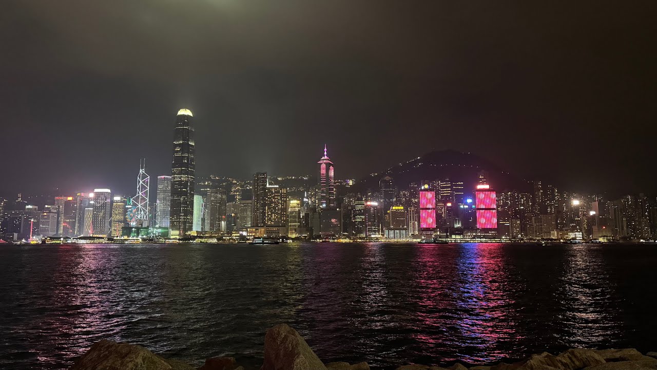 Passeio por Hong Kong, famosa pela sua vista noturna de um milhão de dólares (sem legendas)