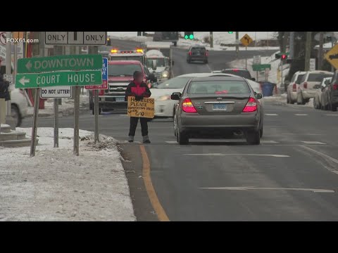 City of Meriden posts signs to discourage drivers from giving money to panhandlers 2023 mới nhất