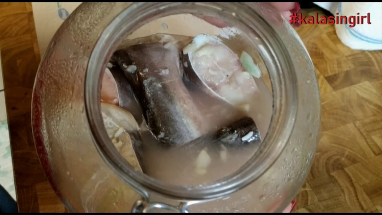 วิธีทําปลาส้ม - Thai Sour Fish - YouTube