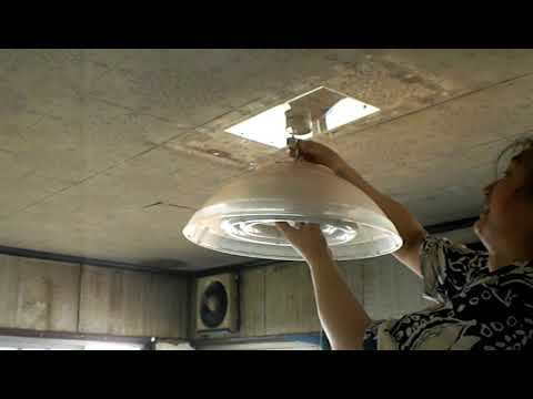 天井の電灯取り付け部分の補強 - YouTube