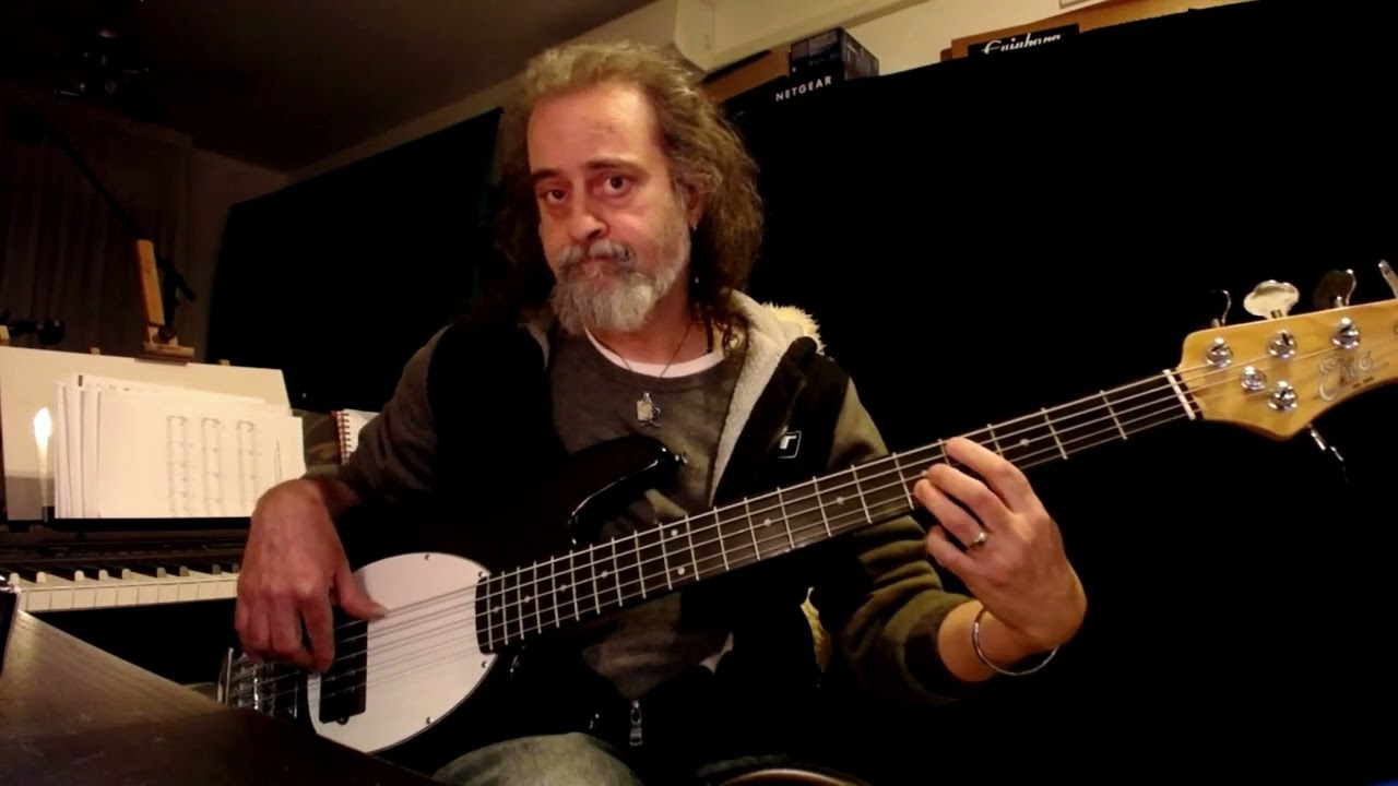 Esercitarsi con il basso 6 corde senza avere un 6 corde