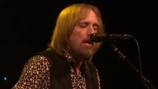 Video voorbeeld van "Tom Petty - Free Fallin' - Royal Albert Hall - 18th June 2012 - London"