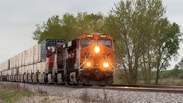 65-70 mph BNSF intermodal Q train w/ H1 Dash 9 & H2 Gevo ( slows down )! BNSF Transcon..4/26/25
