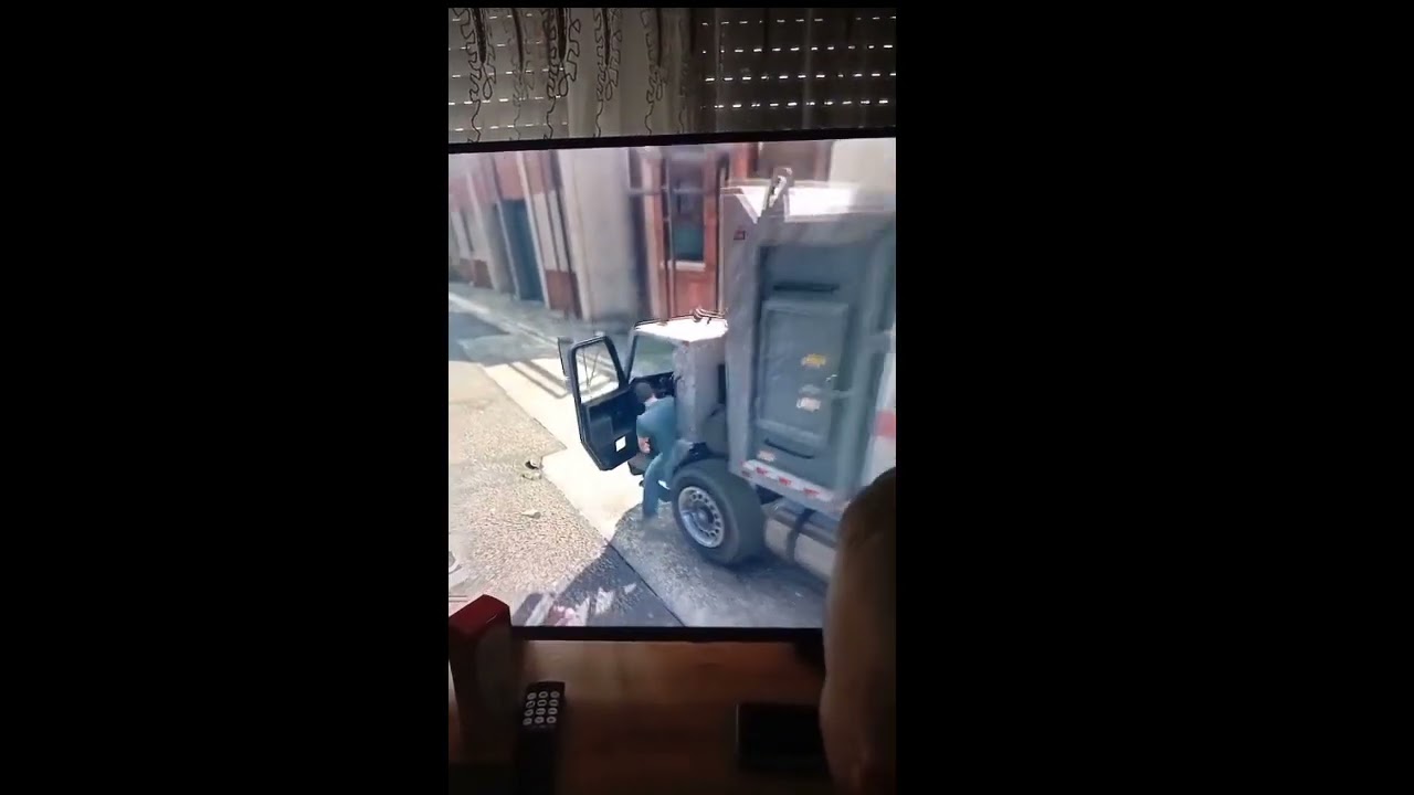 Driving a garbage truck in grand theft auto 5 Part 2
