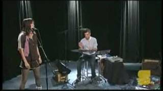 Video thumbnail of "Blonde Redhead - 23 (Live Presentation)"