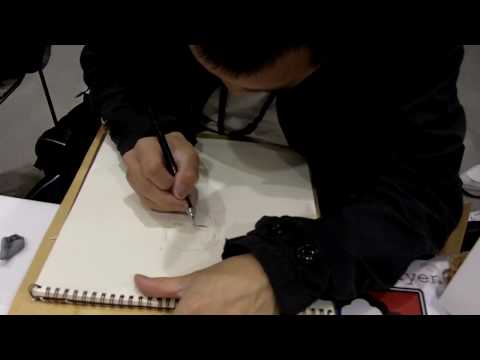 Dustin Nguyen sketching Poison Ivy (ECCC 2010)