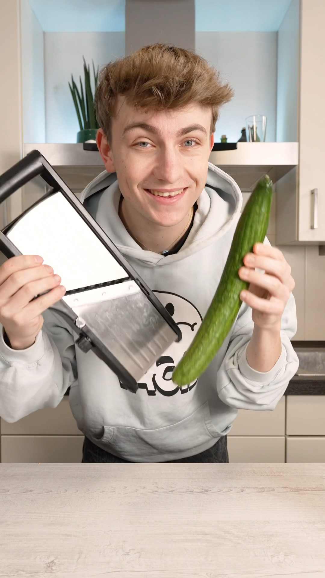 Wir testen den VIRALSTEN Gurkensalat🥒 - YouTube