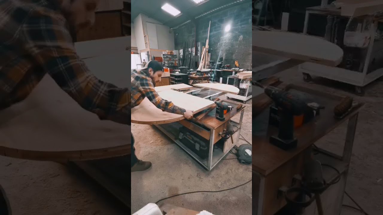 Table extensible avec plateau en chêne par flowroomdesign