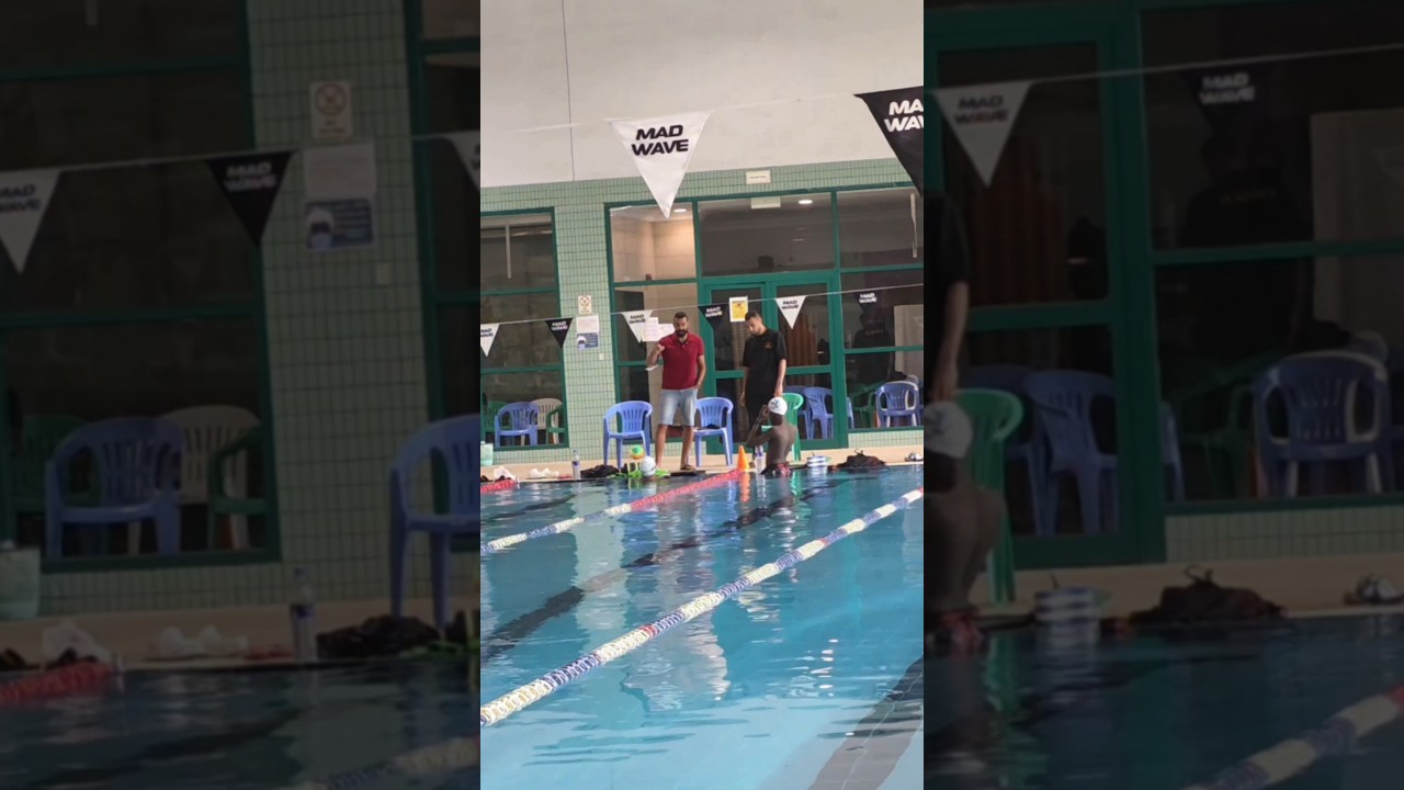 Sprint set time! 💥Swimmers are doing sprints with parachute resistance — full rest between each one