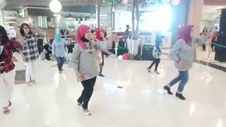 Line Dance Selow Via Vallen Mall Cipinang