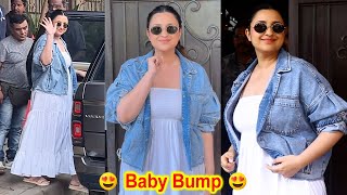 Another Bollywood Pregnancy, Parineeti Chopra Flaunts 5 Month Baby Bump in Cute White Dress