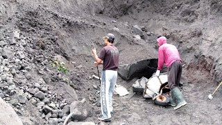 Truly Great Two Miners While Clearing Remaining Landslide Material 